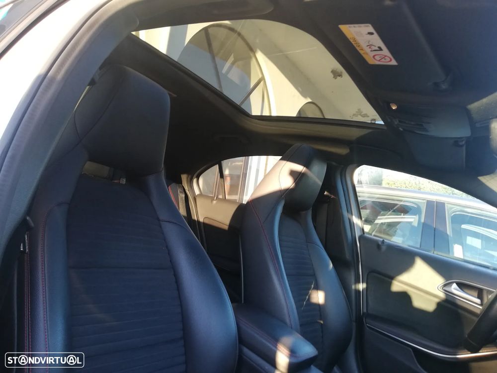 Mercedes-Benz A 200 d 4Matic 7G-DCT AMG Line - 17