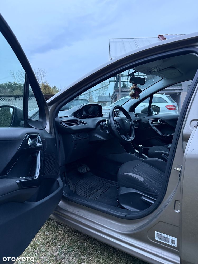 Peugeot 208 - 7