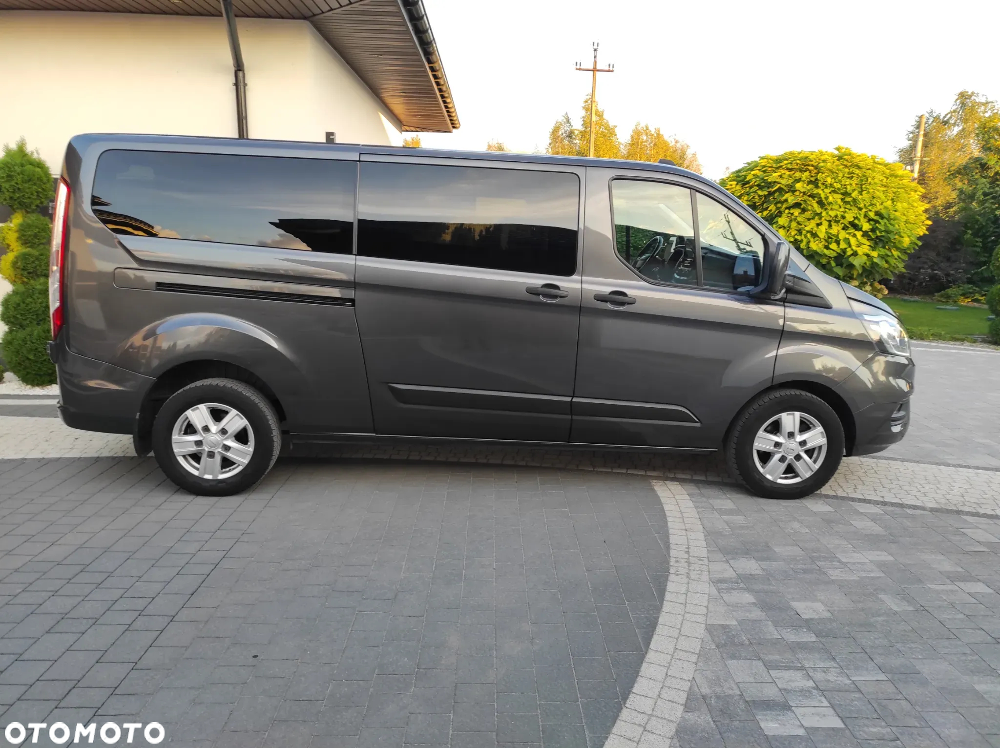 Ford Tourneo Custom - 13