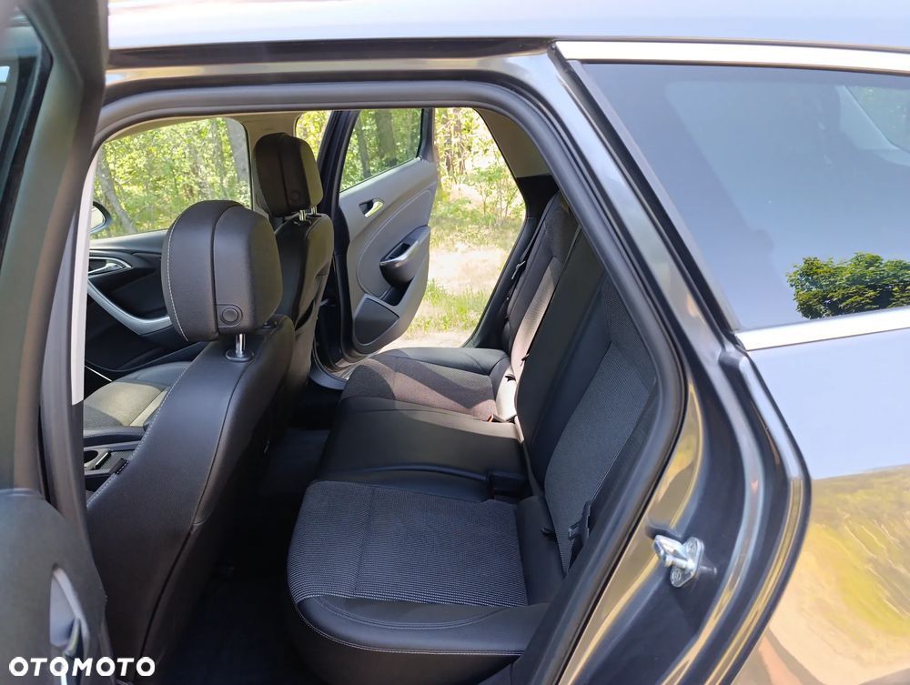 Opel Astra 1.4 T Cosmo S&S - 14