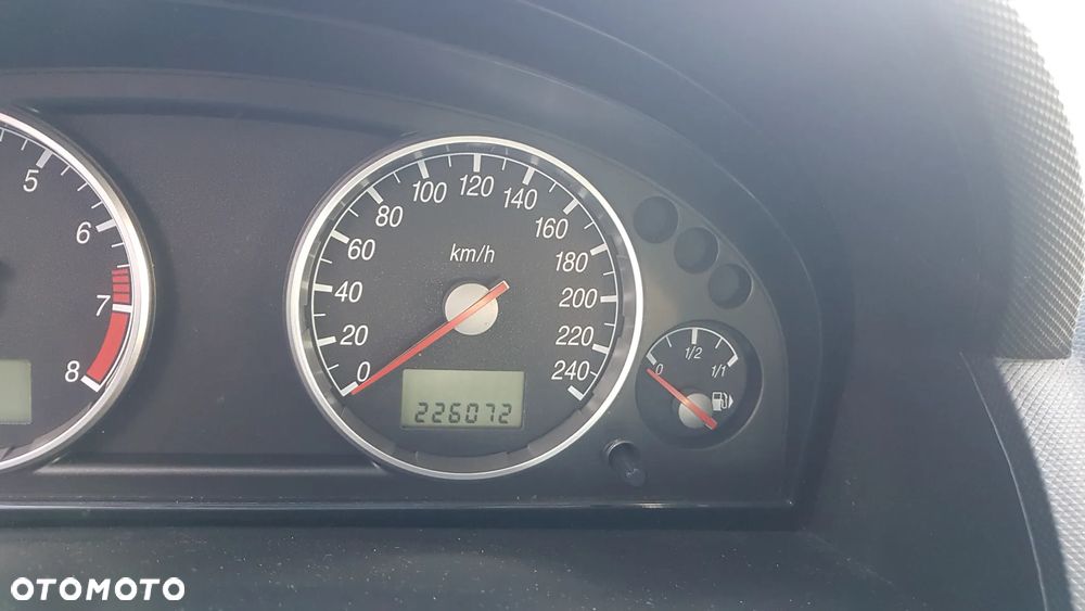 Ford Mondeo 2.5 V6 Ghia - 11