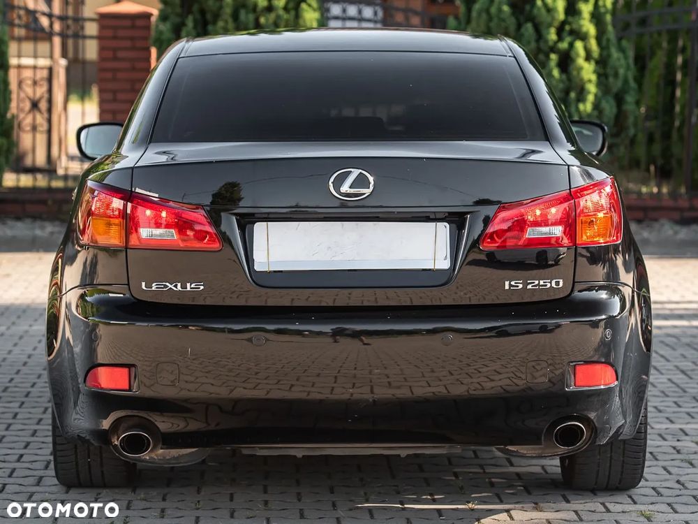 Lexus IS - 11