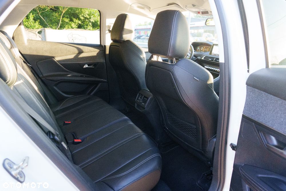 Peugeot 3008 1.2 PureTech GPF Allure S&S - 22