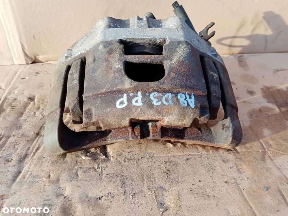 Zacisk hamulcowy prawy przód Audi A8 D3 3.0 TDI - 1