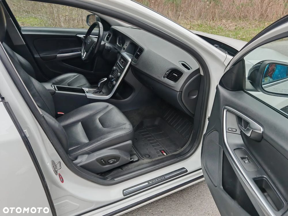 Volvo V60 T5 Drive-E Base - 24