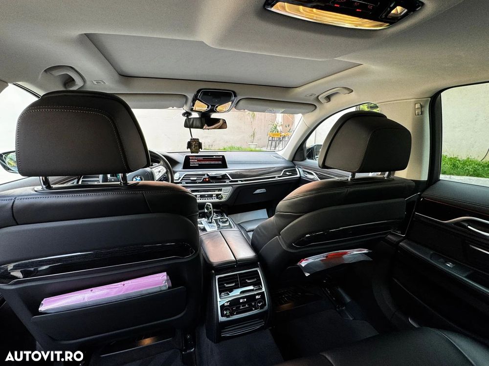 BMW Seria 7 740d xDrive MHEV - 11