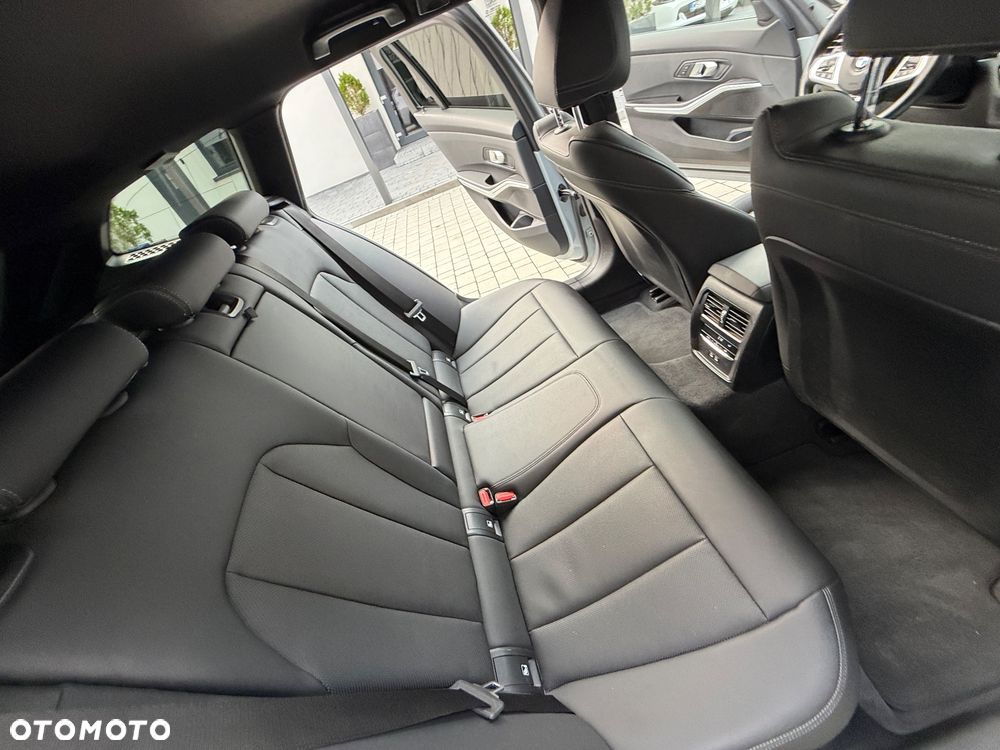 BMW Seria 3 320d xDrive mHEV M Sport - 24