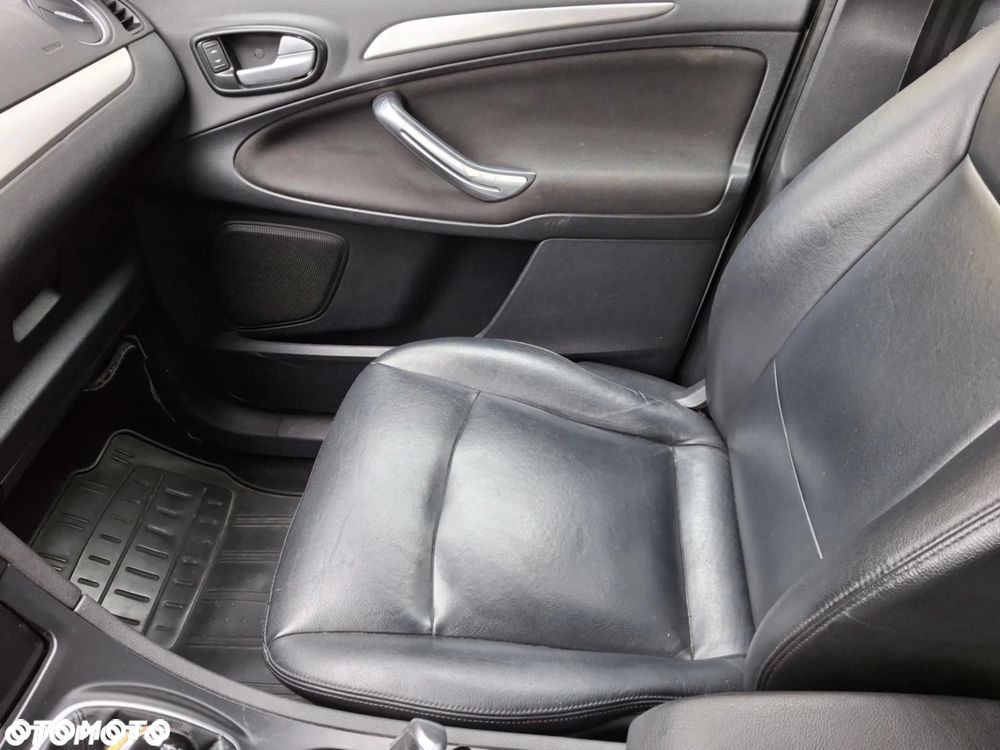 Ford Galaxy - 15