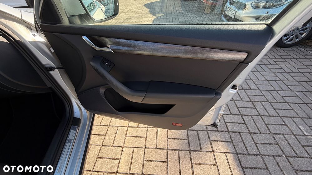 Skoda Octavia 1.8 TSI L&K DSG - 15