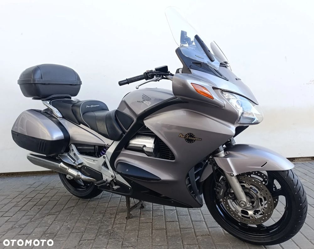 Honda ST - 8