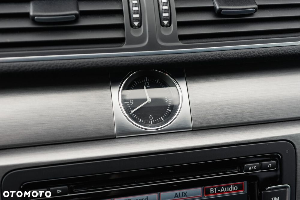 Volkswagen Passat - 32