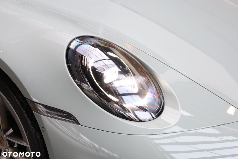 Porsche 911 Carrera - 20