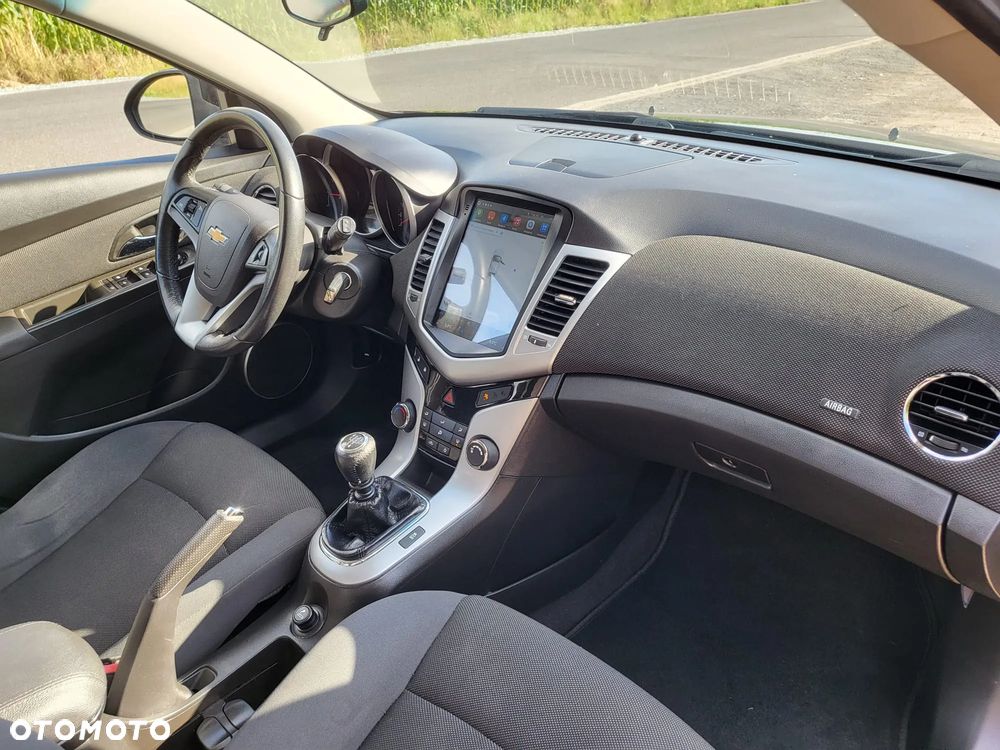 Chevrolet Cruze 1.6 - 5