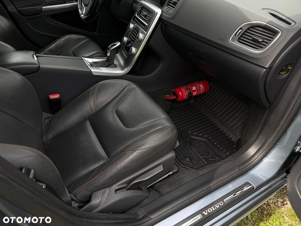 Volvo V60 Cross Country - 22