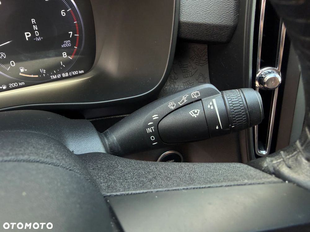 Volvo XC 40 T3 Momentum - 27