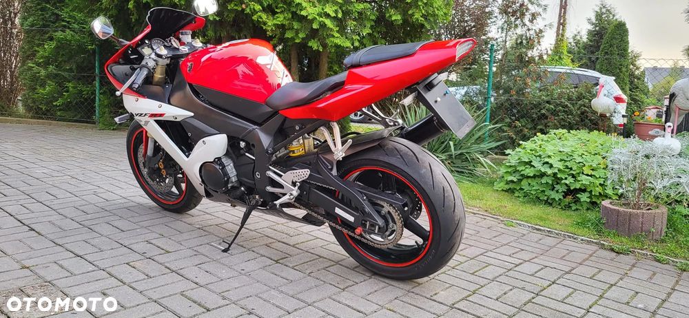 Yamaha R1 - 16