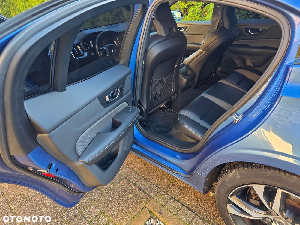 Volvo S60 T5 R-Design - 13