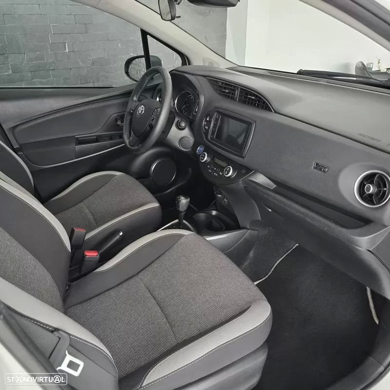 Toyota Yaris 1.5 HSD 20 Anos - 6