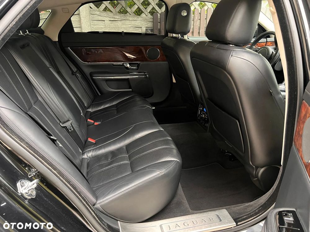 Jaguar XJ 3.0 D V6 LWB Premium Luxury - 6