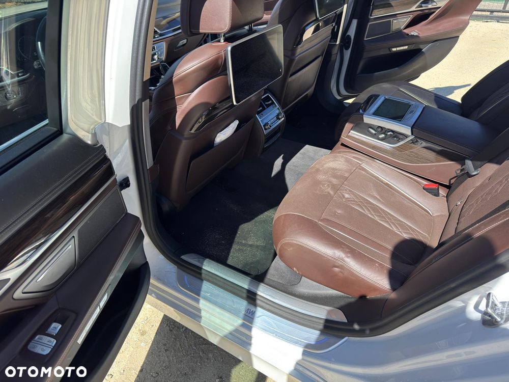 BMW Seria 7 750i xDrive Edition Exclusive - 7