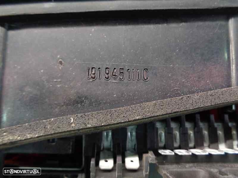 FAROLIM TRASEIRO ESQUERDO VOLKSWAGEN GOLF II 1991 -191945112B - 4