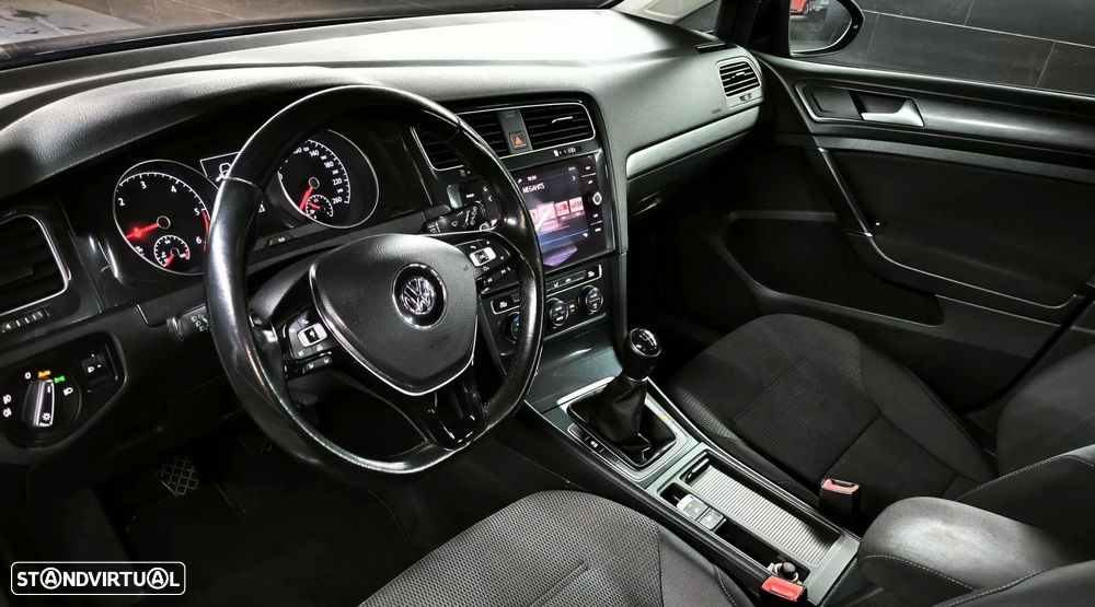 VW Golf Variant 1.6 TDi Confortline - 16