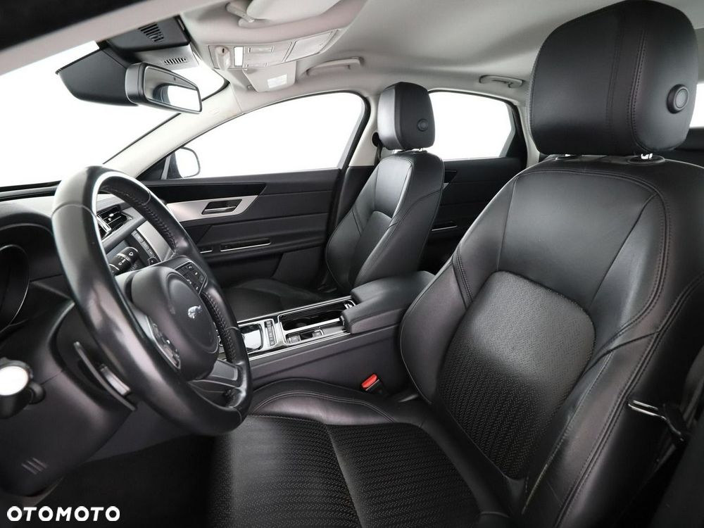 Jaguar XF E-Performance Prestige - 14
