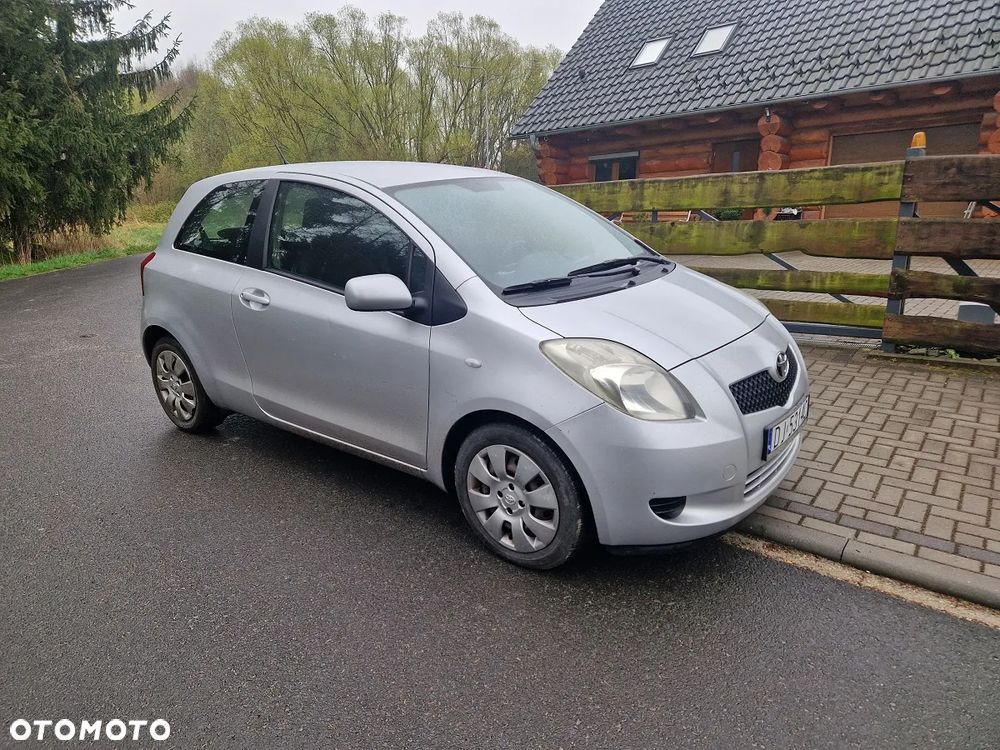 Toyota Yaris 1.3 Terra Gold - 2