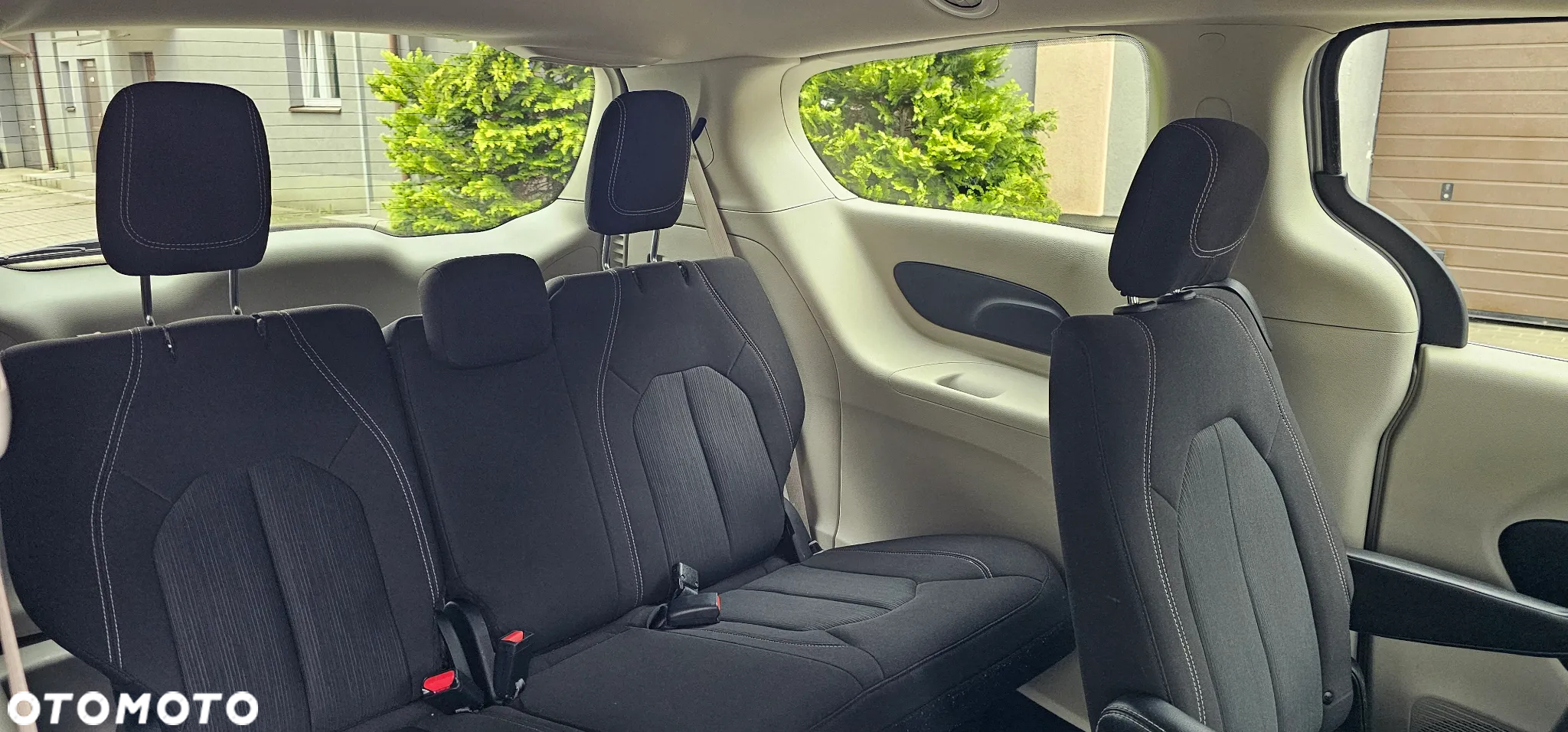 Chrysler Pacifica - 17