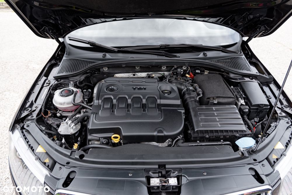 Skoda Octavia 2.0 TDI DSG RS - 40