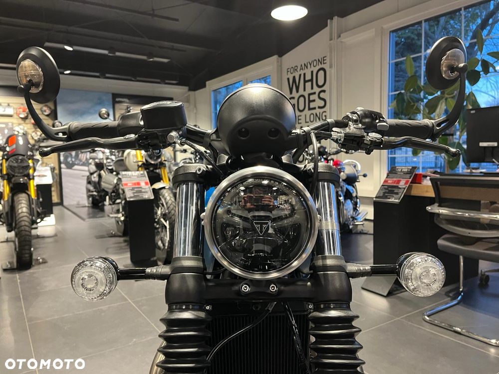 Triumph Bonneville Bobber - 9