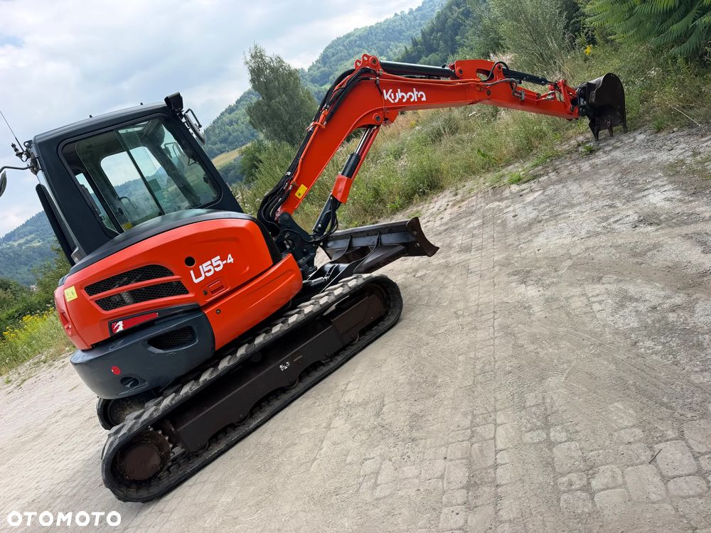 Kubota U55-4. koparka Gąsienicowa 5,5 tony. 2016 rok. 3700 mtg! KLIMATYZACJA. Długie ramie plus! 3sekcje Hydrauliczne. zamki na tłokach. Koparka Jak nówka sztuka. Zadbana zero zużycia. Z gospodarstwa Norweskiego. Zmiana łyżek Hydrauliczna. LENHOFF. Ani deka luzów wycieków. Szybka wolna jazda. Gąski perfekt stan. OKAZJA TANIO. Aktualna Dekra. Po serwisach eksploatacyjnych. Mocny silnik Kubota 4 cylindry! Zamki na tłokach. Nagłośnienie Wielka Okazja - 35