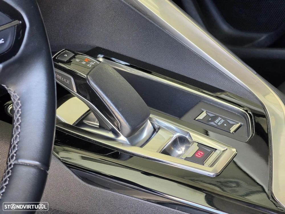 Peugeot 3008 1.6 Hybrid Allure e-EAT8 - 23
