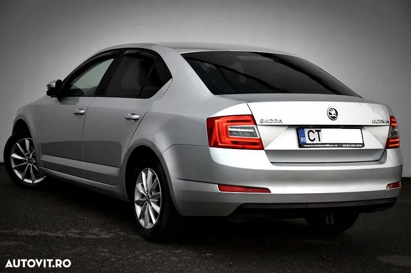 Skoda Octavia 2.0 TDI DSG Style - 6