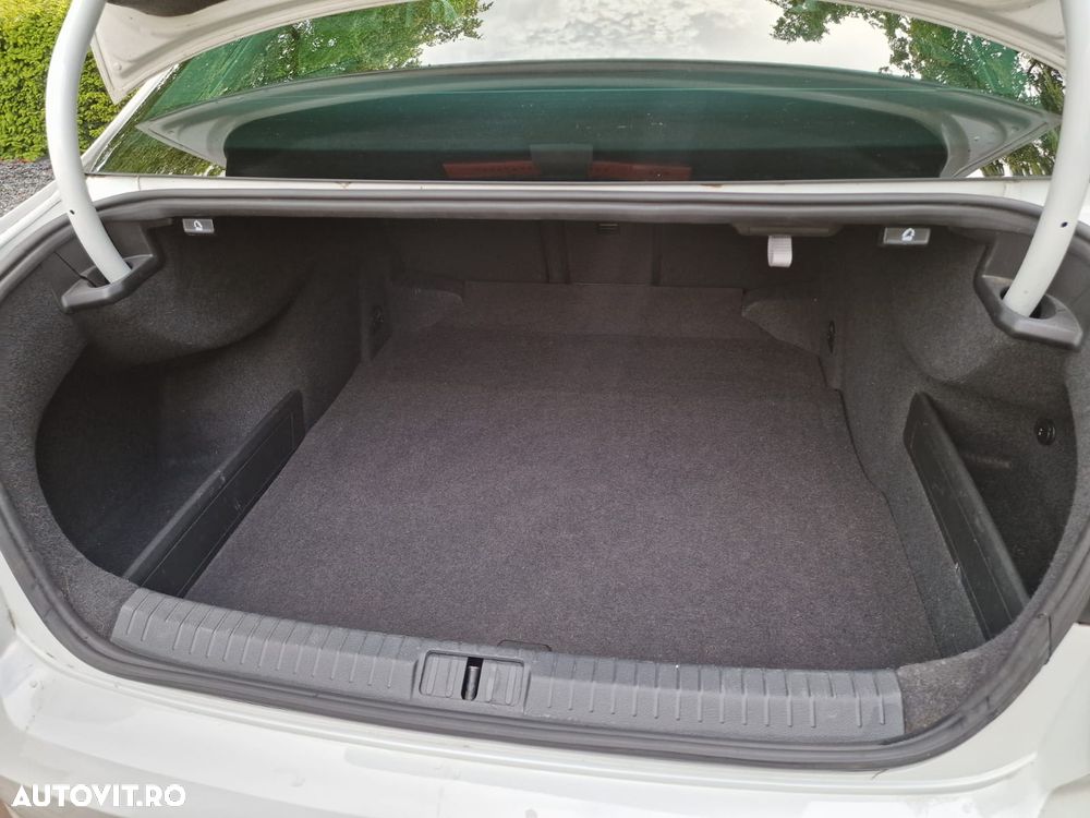 Volkswagen Passat 1.6 TDI R Executive - 15