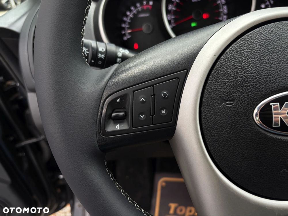Kia Venga 1.6 CVVT Automatik UEFA EURO 2016 - 23