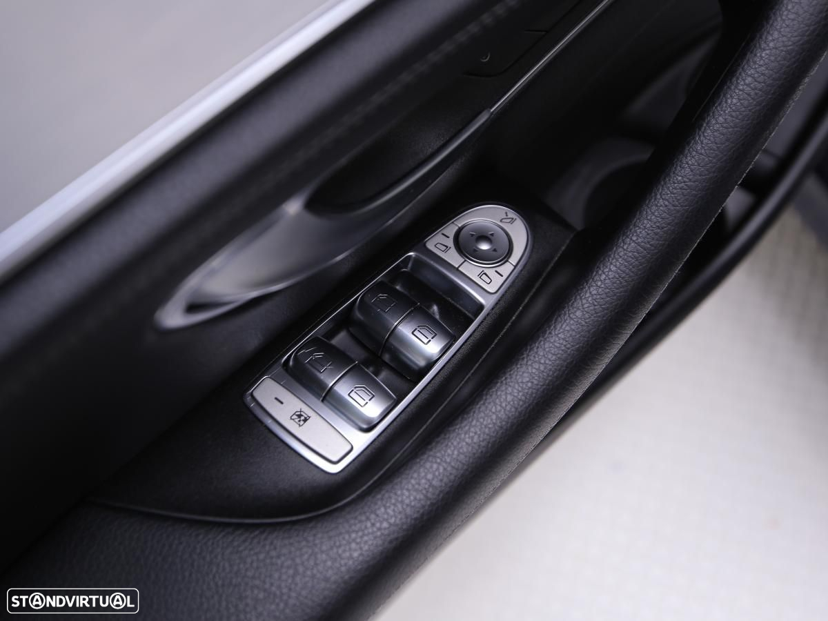 Mercedes-Benz E 220 d AMG 7L - 12