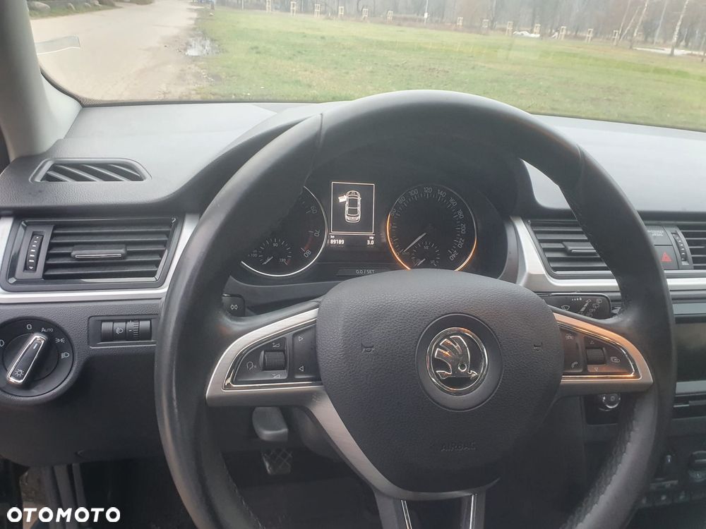 Skoda RAPID 1.2 TSI Ambition - 11