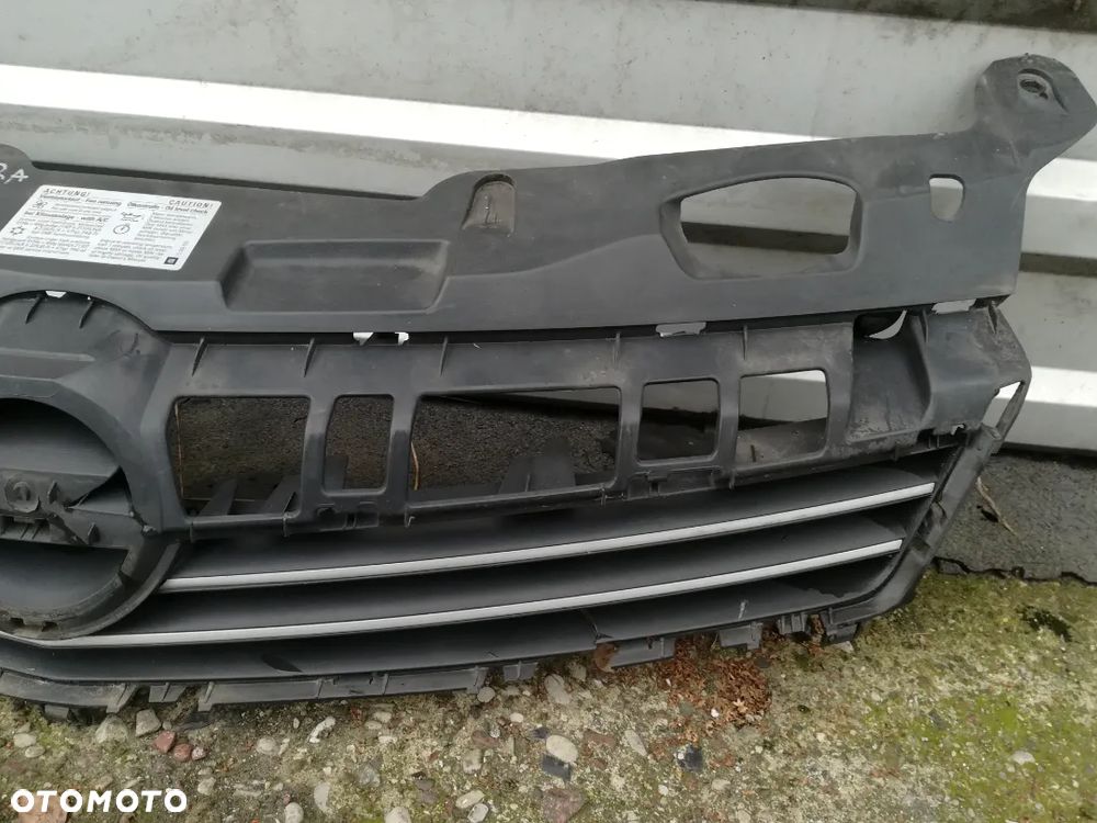 ATRAPA GRILLA OPEL ZAFIRA B 13266525 - 4