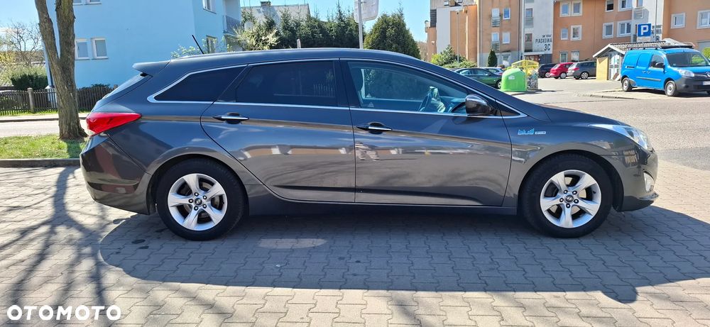 Hyundai i40 Kombi blue 1.6 Family+ - 4