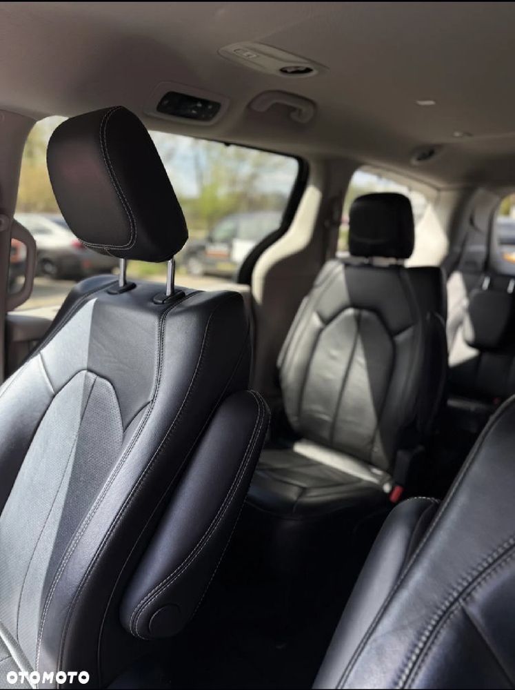 Chrysler Pacifica - 13