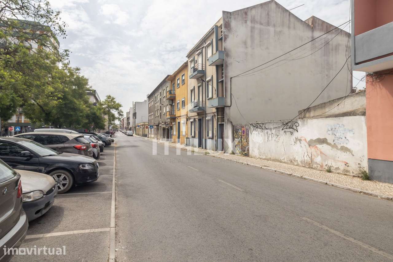 Apartamento T3 para remodelação com logradouro generoso - Grande imagem: 3/48