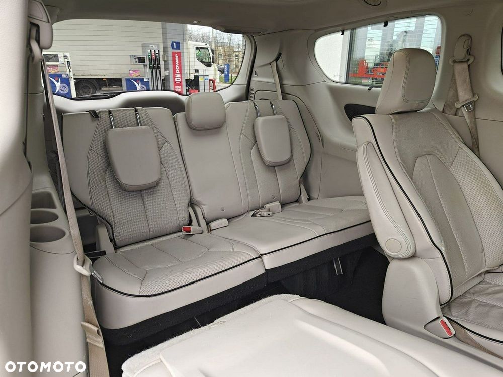Chrysler Pacifica - 23