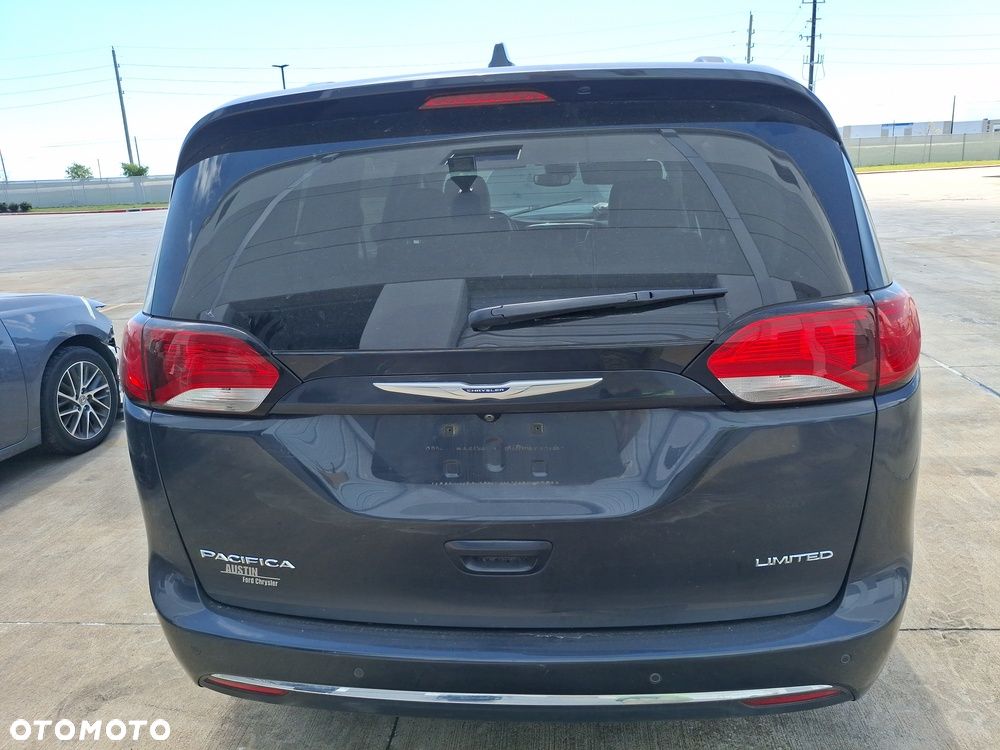 Chrysler Pacifica - 3
