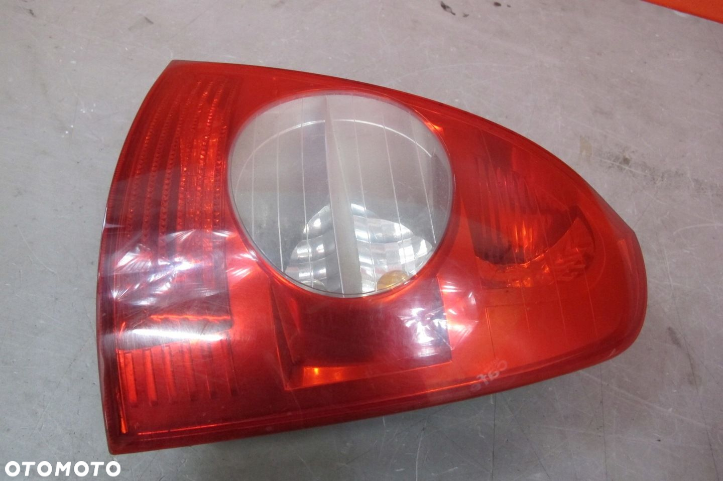 RENAULT CLIO 2 II LIFT 01-05 LAMPA PRAWA TYŁ TYLNA EUROPA - 2