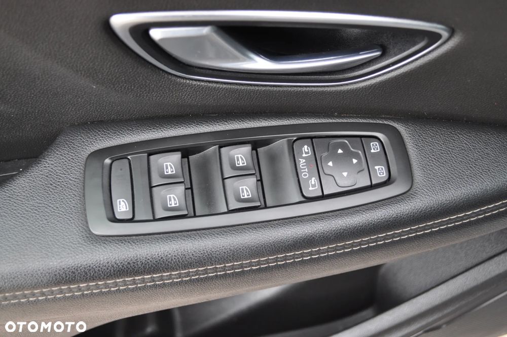 Renault Grand Scenic - 25