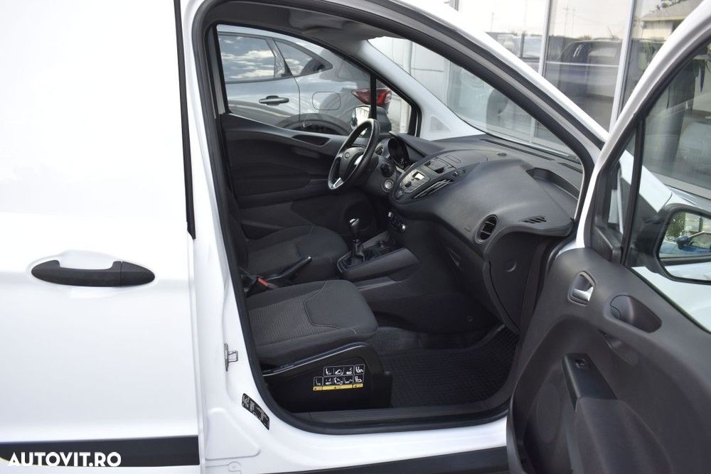 Ford Transit Courier - 29