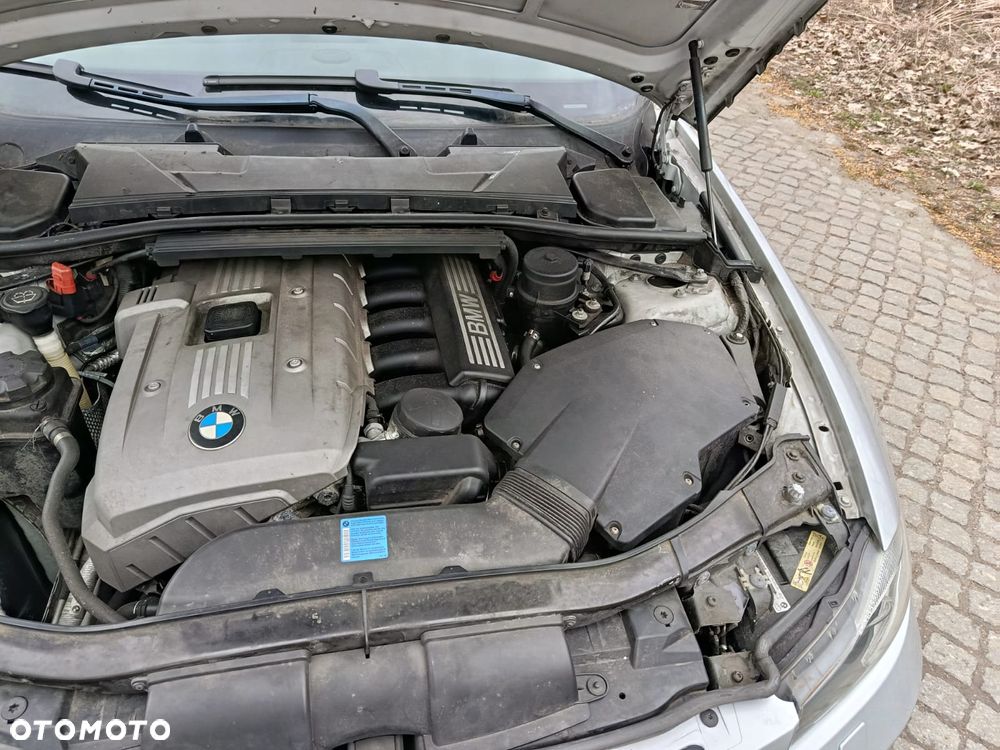 BMW Seria 3 325i - 17