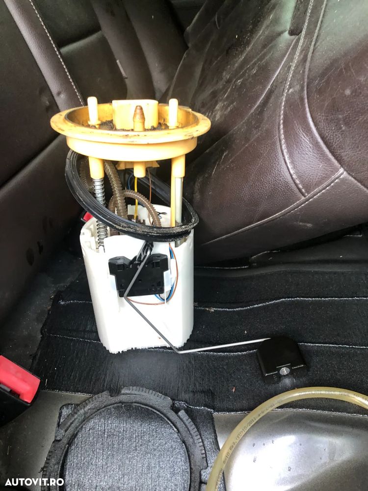 Pompa motorina rezervor combustibil Volkswagen Passat B7 1,6 TDI 2012 - 4