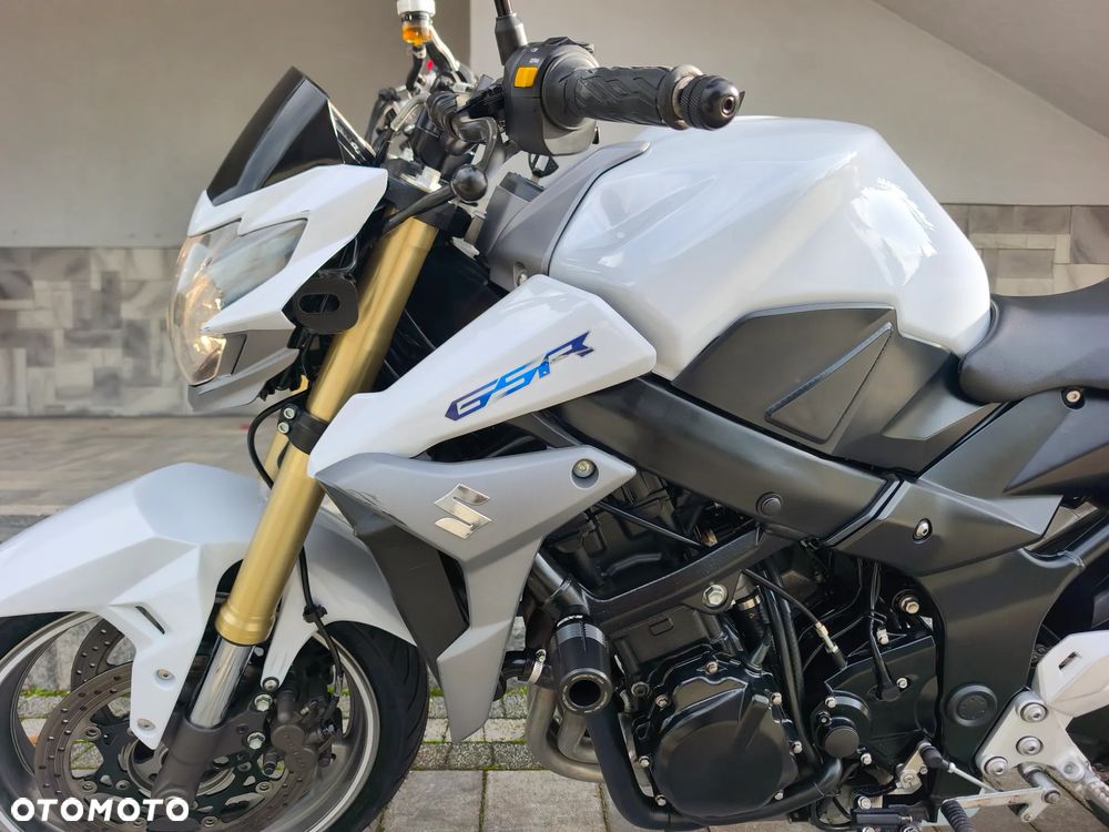 Suzuki GSR - 5